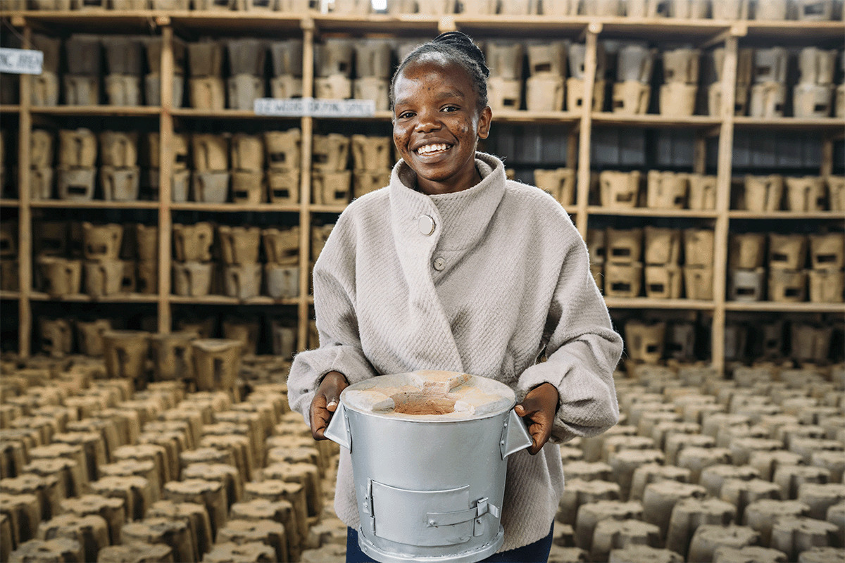 CEO Selwyn Duijvestijn features on Dutch TV to discuss nature-based solutions_A local woman during a work in a cookstoves factory in Kenya_visual 2