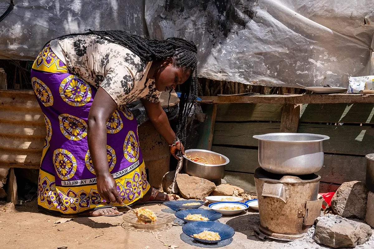 Ensuring impact, Kitchen performance testing for DGBs cookstoves_Woman from the Akili Group team preparing meals_visual 2