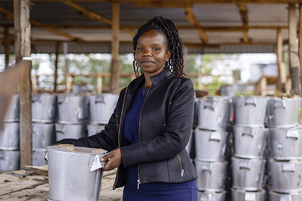 The team behind the Hongera projects’ impact_ Diana during a work in a cookstoves factory in Kenya_visual 3